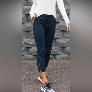 Zyia Active Everywhere Navy Blue Ankle Zip Joggers in Medium